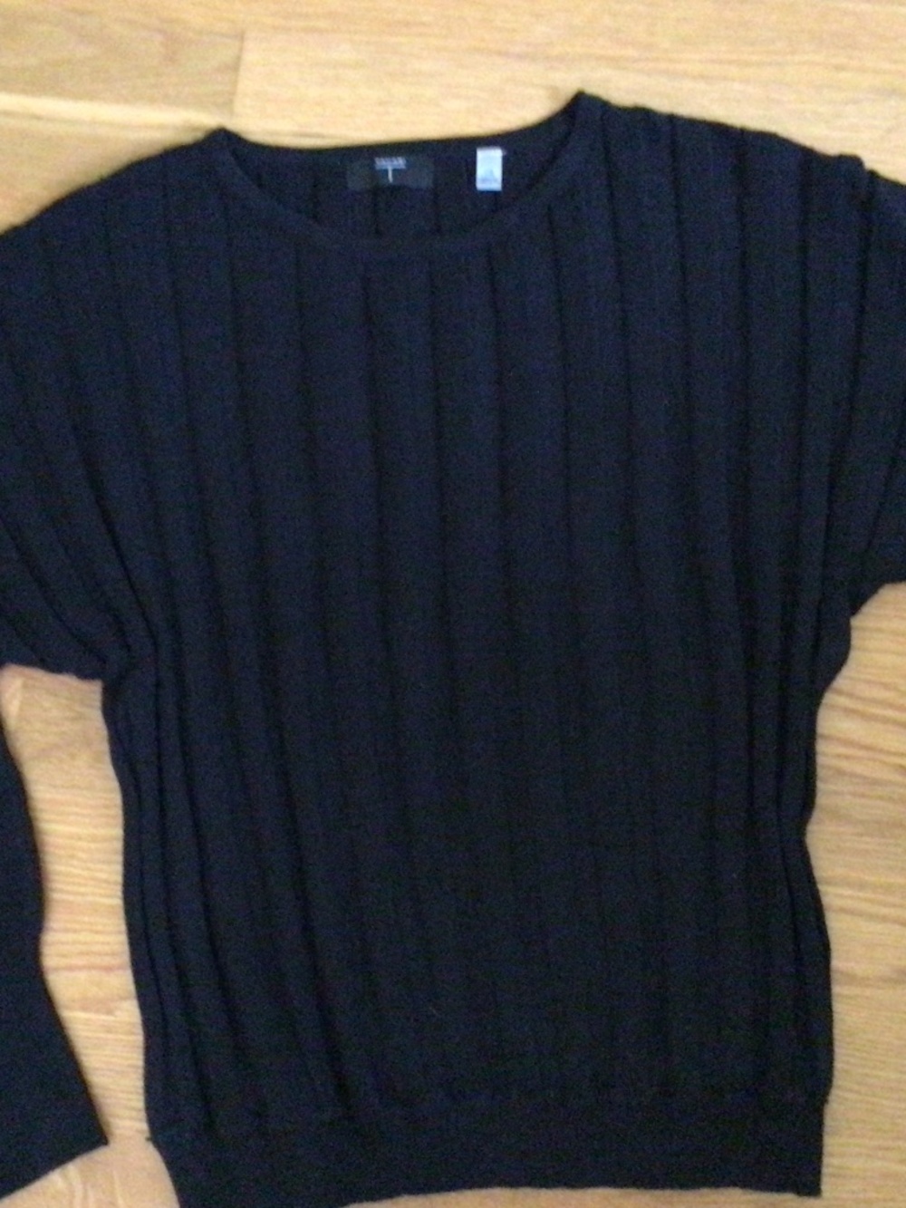 Tahari black batwing sweater. EUC. Wide rib design.